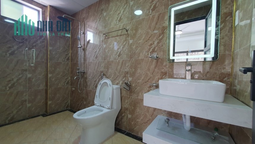 BÁN NHÀ  THẠCH BÀN  42M 6 TẦNG 5 TỶ, NHÀ ĐẸP LÔ GÓC, GARA Ô TÔ THANG MÁY