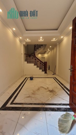 BÁN NHÀ  THẠCH BÀN  42M 5 TẦNG 3 TỶ9, NHÀ ĐẸP  Ô TÔ   ĐỖ CỬA