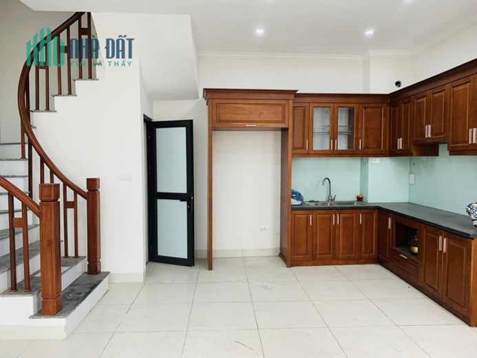 BÁN NHÀ THẠCH BÀN   NHÀ MỚI, ĐẸP  45M 4 TẦNG GIÁ 3,4TỶ  NGÕ RỘNG  Ô TÔ ĐỖ CỔNG