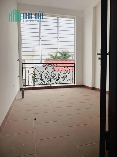 BÁN NHÀ THẠCH BÀN   NHÀ MỚI, ĐẸP  45M 4 TẦNG GIÁ 3,4TỶ  NGÕ RỘNG  Ô TÔ ĐỖ CỔNG