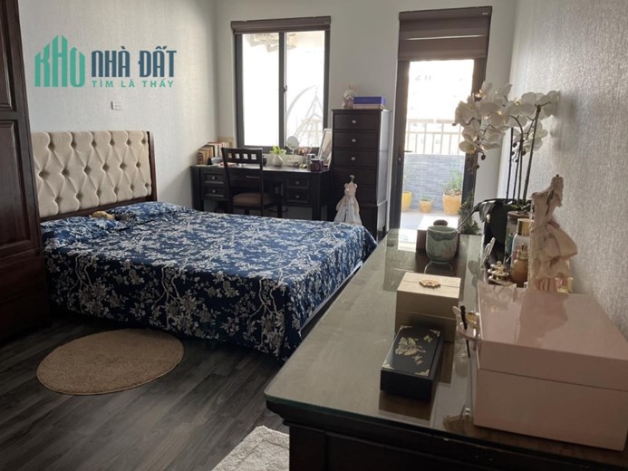 Bán căn hộ chung cư 24T, Hoàng Đạo Thúy, Cầu Giấy, DT160m2, giá 6tỷ.