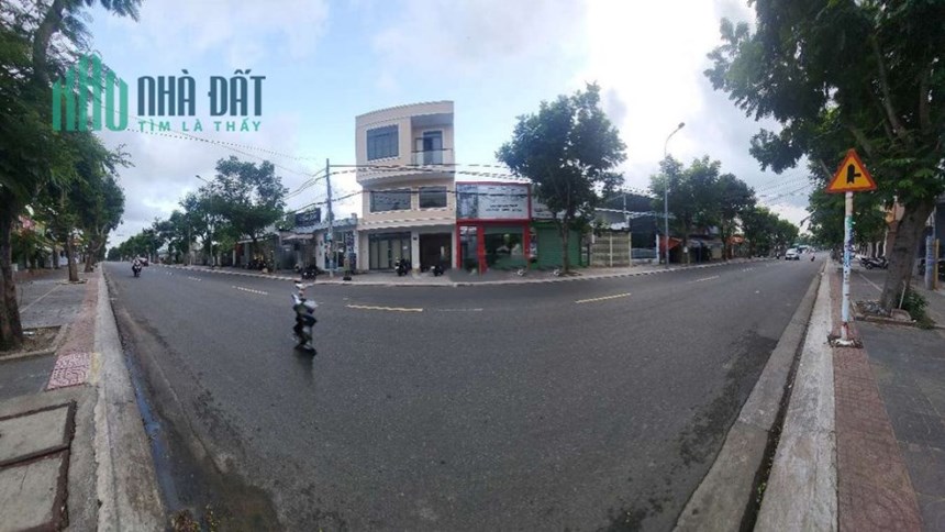 Cho thuê nhà mặt tiền đường lớn sát ngã tư đường phạm Hùng và Điện Biên phủ