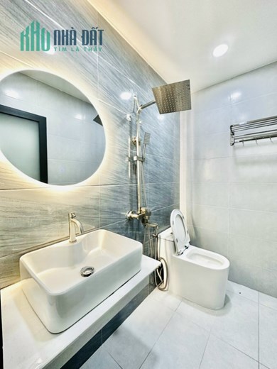 TÀI CHÍNH HƠN 4 TỶ XÍU THÔI MÀ BẠN CẦN TÌM NHÀ: 
✓ Gần trung tâm
✓ HXH quay đầu, hẻm thông
✓ Nhà có