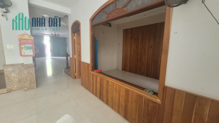 Chính chủ cần bán nhà mặt tiền đường Lê Hồng Phong, kinh doanh tốt - giá có thương lượng.