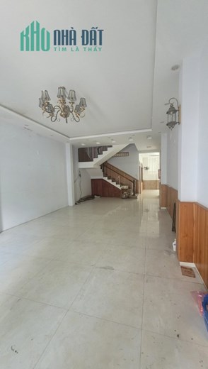 Chính chủ cần bán nhà mặt tiền đường Lê Hồng Phong, kinh doanh tốt - giá có thương lượng.