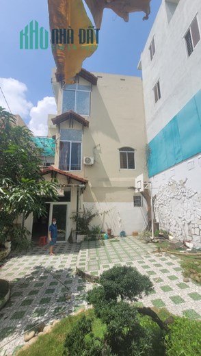 Chính chủ cần bán nhà mặt tiền đường Lê Hồng Phong, kinh doanh tốt - giá có thương lượng.