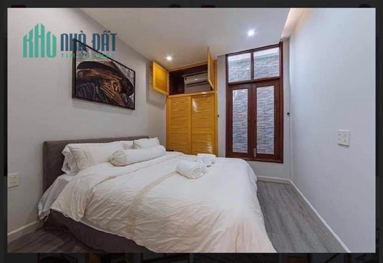 Bán nhà mới đẹp như hình - 7,9 tỷ
HXH quanh nhà, 4 lầu, 4pn, cách q1 cây cầu