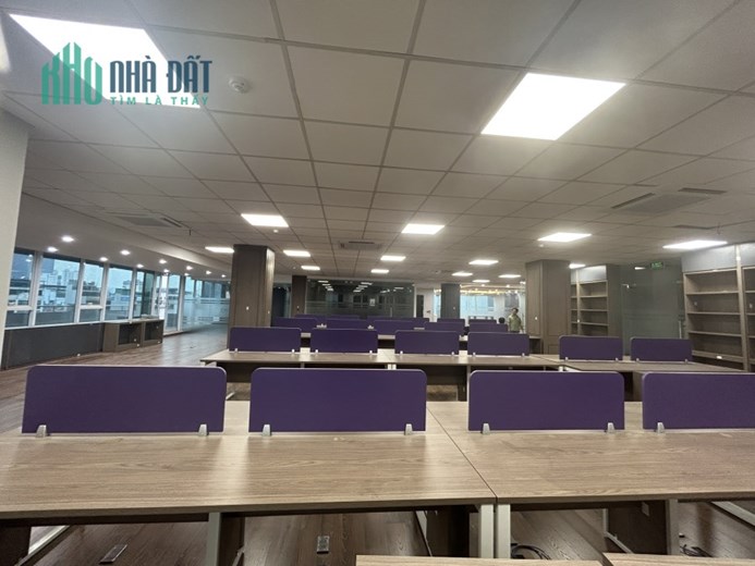 Cho thuê văn phòng hoàn thiện sàn gỗ đẹp, rẻ, 1000m2 mặt đường Láng, quận Đống Đa, Hà Nội