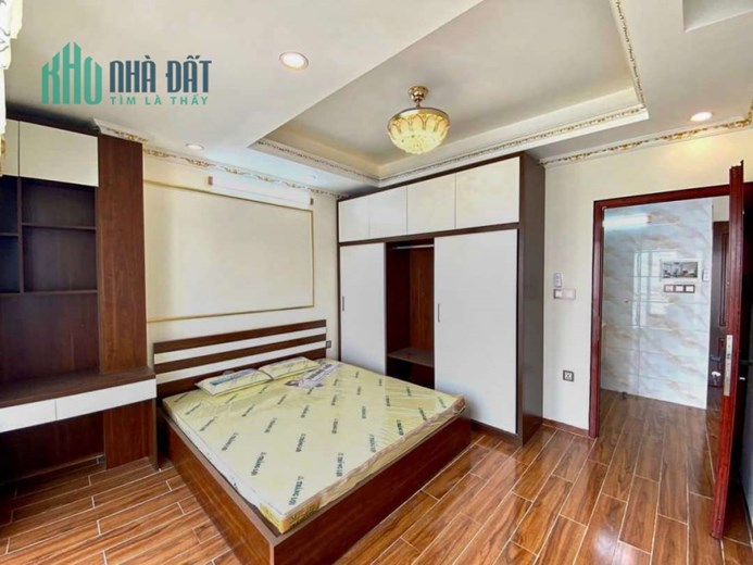 Bán tòa nhà Bồ Đề, Long Biên, ô tô tránh, 160m2x 7 tầng thang máy, mặt tiền: 12m, 23 tỷ