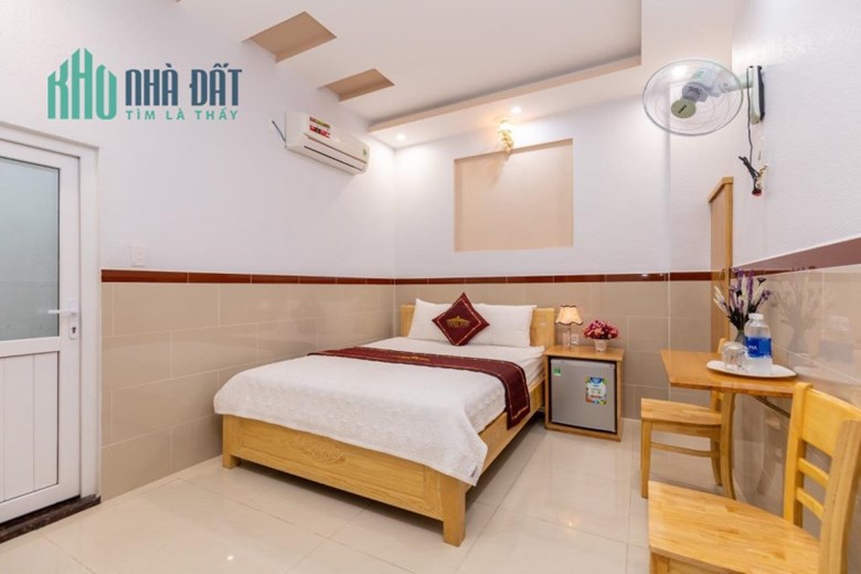 Khách Sạn Mặt Tiền - Giá Siêu Ưu Đãi Có 102