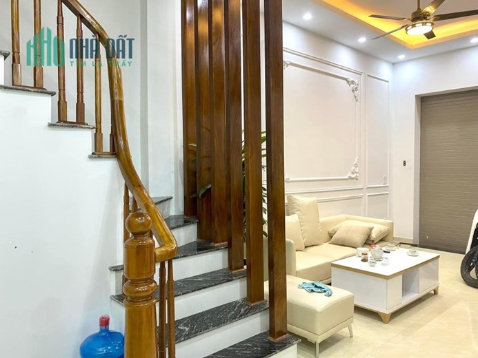 Bán nhà Nguyễn Chí Thanh, Đống Đa o tô đỗ cửa, full nội thất 5,5 tỷ.