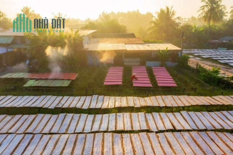 Gần 3000m2 đường lớn thông, gần Nhựa lớn, gần Dân Cư, Sổ Riêng