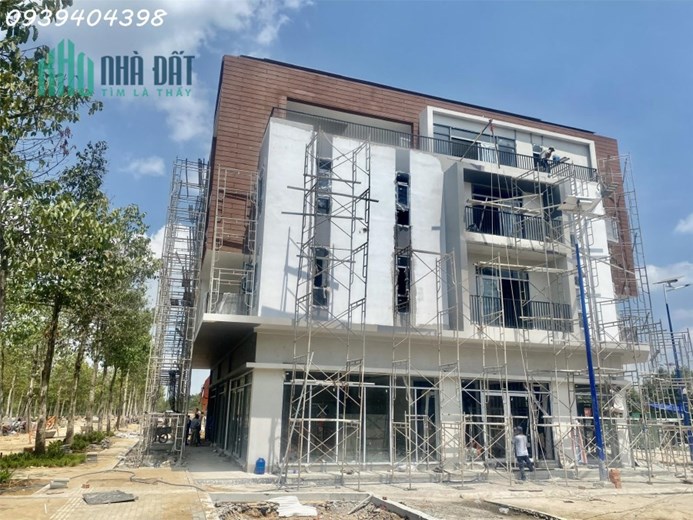 Bán nhà 2 mặt tiền 4 tầng dt 348m2 ngay trung tâm hành chính mới Bình Dương, thanh toán 3 năm