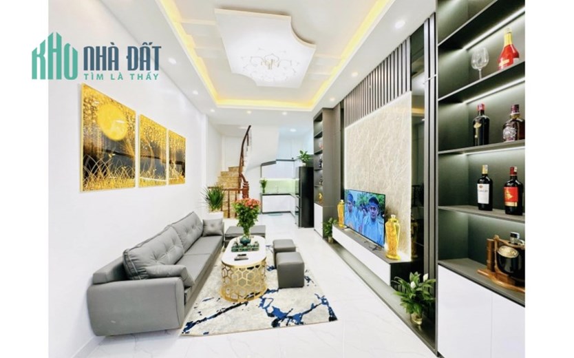 Nhà 5 tầng 70m2 phố Tân Mai 5m ô tô nhà mới nội thất hiện đại SDCC
