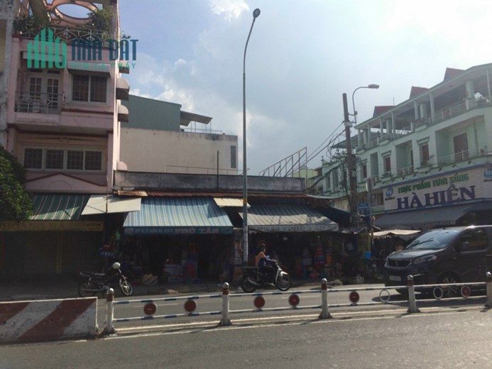 Bán Nhà MTKD sầm uất Ngay chợ Nguyễn Sơn Giá cực tốt...