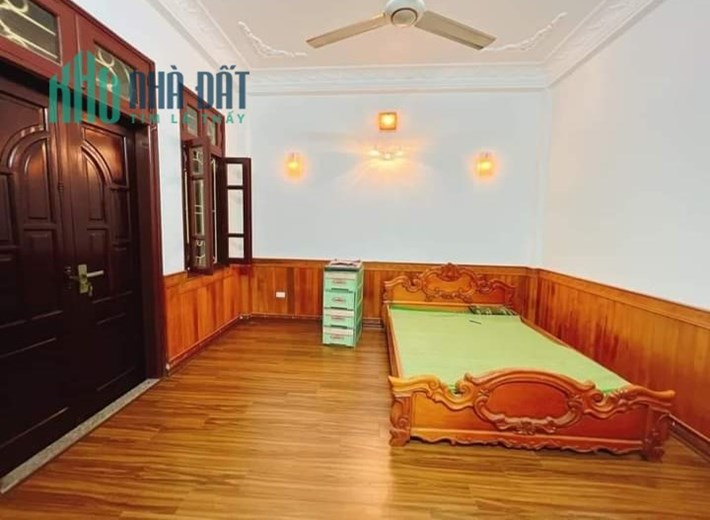 Bán gấp nhà Dương Quảng Hàm Cầu Giấy 58m x 5T giá 9.8 tỷ, dân xây, lô góc, ở + văn phòng