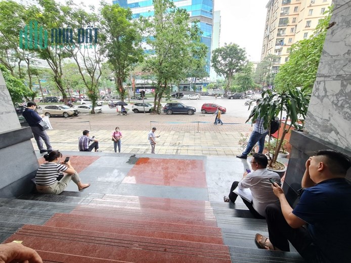 4 sô 9 triệu sở hữu 70m2 đất mặt phố 25m kinh doanh sầm uất Trâu Quỳ, Gia Lâm. Lh 0936000458.