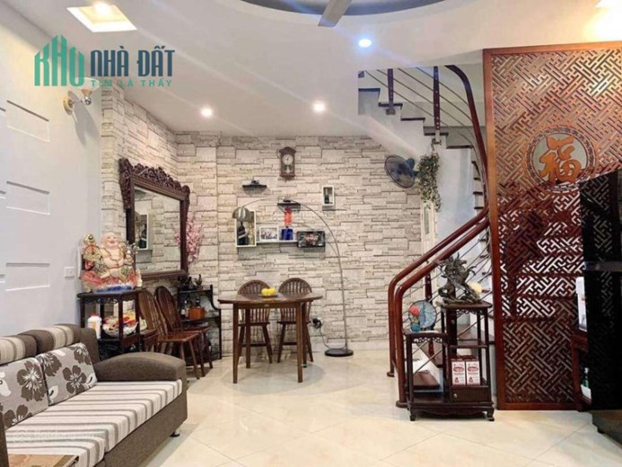 Bán nhà Khương Thượng, Đống Đa. 40m2, ngõ oto tránh, giá rẻ, có thể ở và kinh doanh.