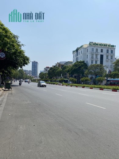 GIẢM CHÀO 1 TỶ! Nhà PHÂN LÔ Nguyễn Chí Thanh, Nhà 4 tầng, DT sử dụng 40m, Ngõ Thông Ô tô