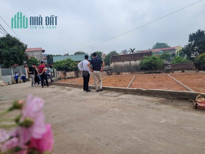 Cắt lỗ 350 triệu mảnh đất 149m2 sổ đỏ, mặt tiền 13m tại chợ Kép- Bắc Giang, giá hạ còn 550 triệu
