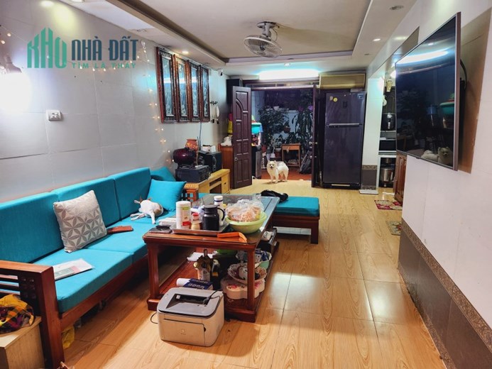 CẦN BÁN GẤP NHÀ TẬP THỂ TÂNG 1, PHỐ HOÀNG ĐẠO THÀNH, 70M2, 2.45 TỶ, 0823934589.