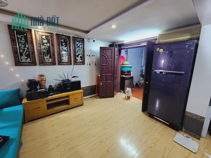 CẦN BÁN GẤP NHÀ TẬP THỂ TÂNG 1, PHỐ HOÀNG ĐẠO THÀNH, 70M2, 2.45 TỶ, 0823934589.
