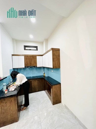 Nhà xây mới Bùi Xương Trạch 30m2 5T ô tô đỗ cổng loanh quanh 4 tỷ