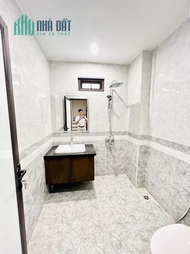 Nhà xây mới Bùi Xương Trạch 30m2 5T ô tô đỗ cổng loanh quanh 4 tỷ