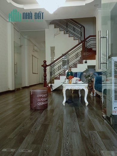 18 Tỷ- bán nhà MT đường 42 Lê Văn Thịnh, Q.2, SHR, 4 tầng, 150m2, ngang 6.5m, khu sầm uất.