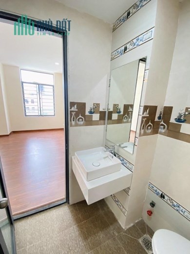 Nhà Sổ Riêng Giá rẻ - Lạc Long Quân - TÂN BÌNH - - HẺM Ô TÔ 4M SÁT MẶT TIỀN - 5 LẦU ĐANG CHO THUÊ