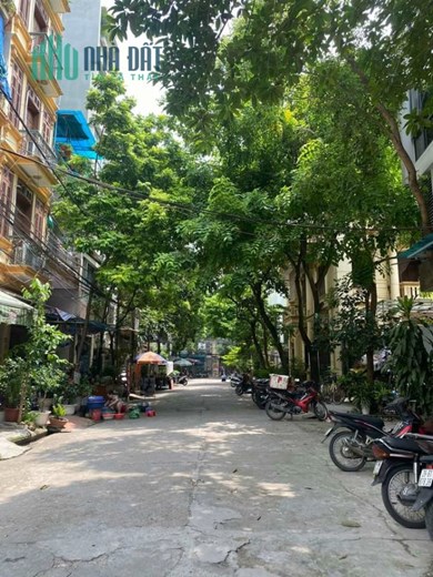 Hàng độc! Nhà đẹp phố Đỗ Đức Dục, 47m2, bán đất tặng nhà 3 tầng, lô góc, thông - nông, kinh doanh,