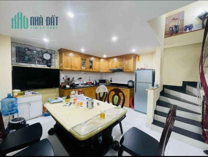 Bán nhà đường Nguyễn Bỉnh Khiêm gần Đại Học Y, 45m 4 tầng độc lập, GIÁ 3.5 tỉ ngõ ô.tô đỗ 24h