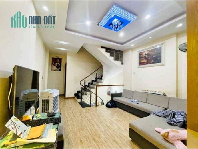 Bán nhà đường Nguyễn Bỉnh Khiêm gần Đại Học Y, 45m 4 tầng độc lập, GIÁ 3.5 tỉ ngõ ô.tô đỗ 24h