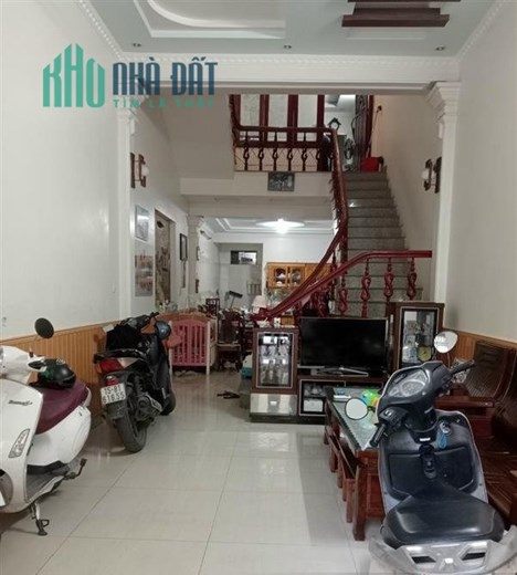 Bán nhà phố Tô Vũ - Văn Cao, diện tích 66m 4 tầng, đường 8m, GIÁ 4.8 tỉ