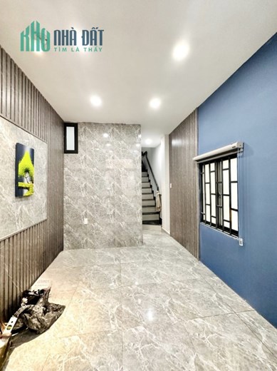 Bán nhà ngộp gần mặt tiền Bùi Viện Quận 1 DTST 70m2 3 tầng BTCT chỉ nhỉnh 5 tỷ TL
