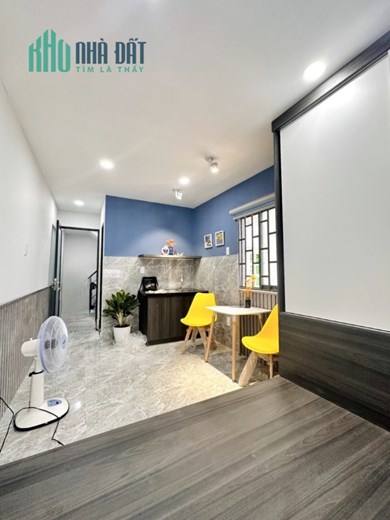 Bán nhà ngộp gần mặt tiền Bùi Viện Quận 1 DTST 70m2 3 tầng BTCT chỉ nhỉnh 5 tỷ TL
