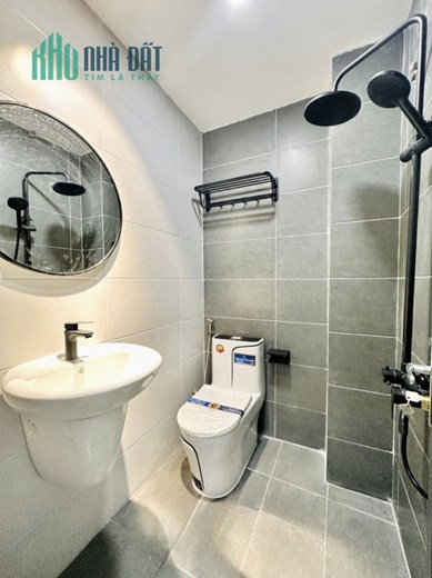 Bán nhà ngộp gần mặt tiền Bùi Viện Quận 1 DTST 70m2 3 tầng BTCT chỉ nhỉnh 5 tỷ TL