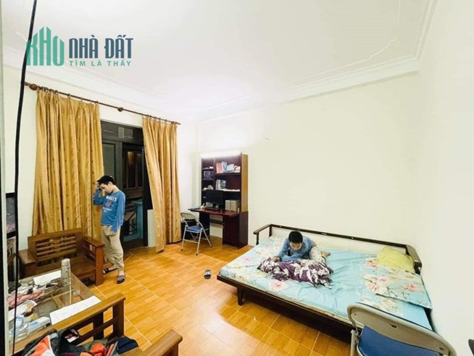 CẦU GIẤY - KINH DOANH - Ô TÔ QUA NHÀ - NHÀ ĐẸP Ở NGAY. SỔ ĐỎ TRAO TAY.50m2 4 tầng, MT 4,4m