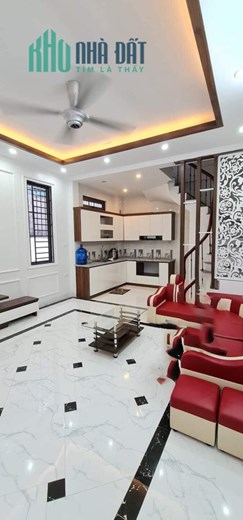 Bán nhà Lĩnh Nam Hoàng Mai 34.6M*5 Tầng giá 3.3 Tỷ