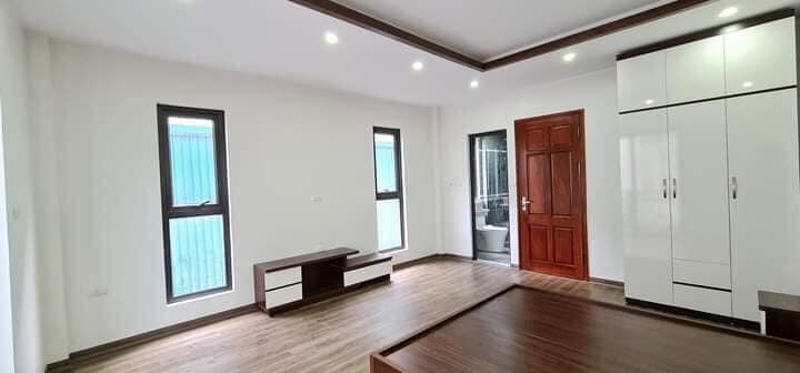 Bán nhà Lĩnh Nam Hoàng Mai 34.6M*5 Tầng giá 3.3 Tỷ