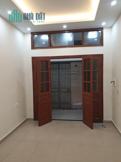 Bán nhà phố Hào Nam, ngõ thông sang phố Tôn Đức Thắng, gần chợ, gần trường.