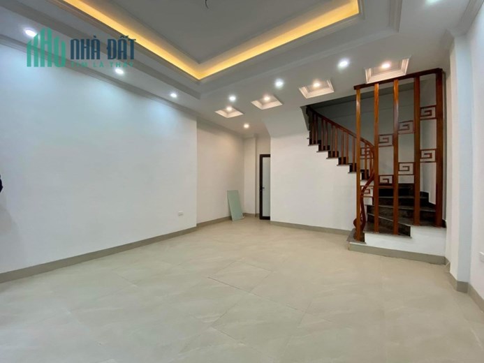 Bán ngôi nhà 93m2 phố Âu Cơ, Tây Hồ Dân xây 12 ngủ Ô tô đô cổng 7 Tỷ