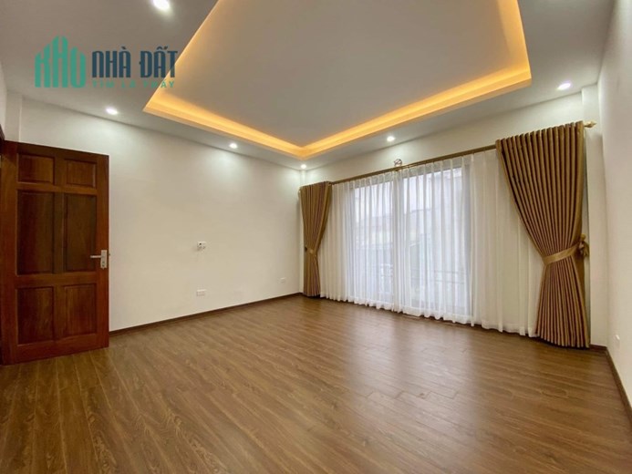 Bán căn nhà 93m2 phố Âu Cơ, Tây Hồ Chủ tự xây 12 phòng ngủ Ô tô đỗ cửa 7 Tỷ