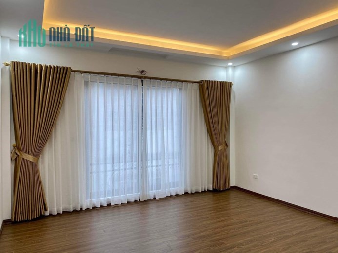 Bán ngôi nhà 95m2 phố Âu Cơ, Tây Hồ Dân xây 12 ngủ Ô tô đô cổng 7.4 Tỷ