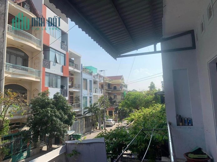 Nhà Mặt Tiền Ngang Hơn 7m Giáp Lý Phục Man Quận 7 Có Phòng Cho Thuê