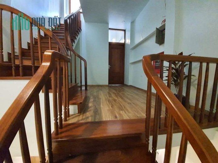 Bán nhà 61m2 phố Âu Cơ, Tây Hồ Dân xây 6 phòng ngủ 10m Ô tô tránh nhau 7.3 Tỷ