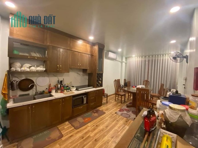 Bán nhà 61m2 phố Âu Cơ, Tây Hồ Dân xây 6 phòng 10m Ô tô tránh nhau 7.3 Tỷ