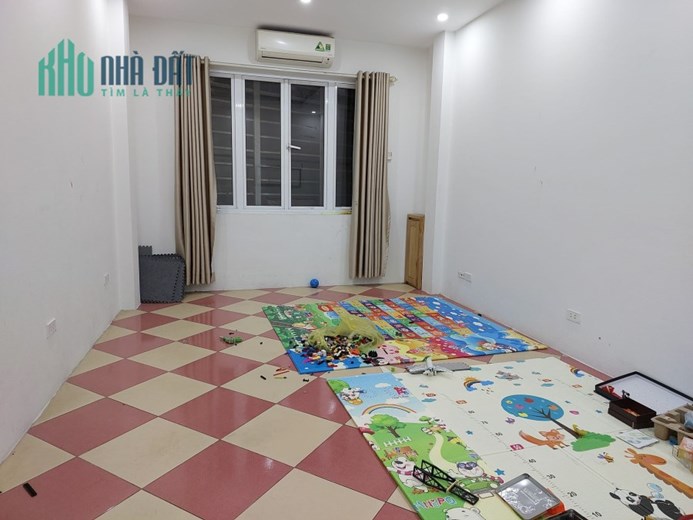 Cho thuê mặt bằng ở và KD, VP, mặt phố 21m2, Hoàng Quốc Việt, 4 tr.