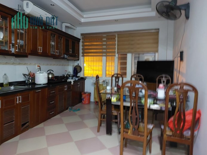 Cho thuê mặt bằng ở và KD, VP, mặt phố 21m2, Hoàng Quốc Việt, 4 tr.