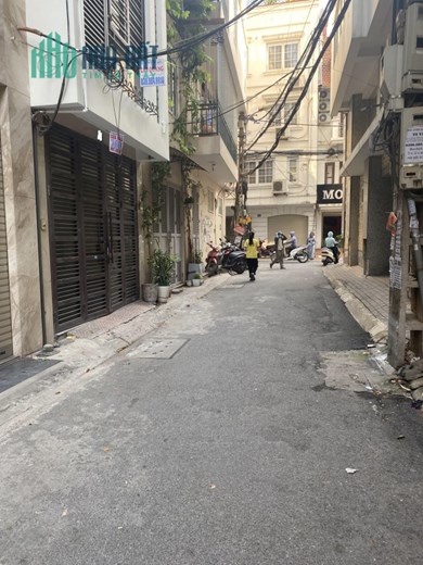 Bán nhà Thái Thịnh, Ngõ thông, ô tô tránh xe máy, DT sử dụng 40m2. Phù hợp để ở -giữ tiền